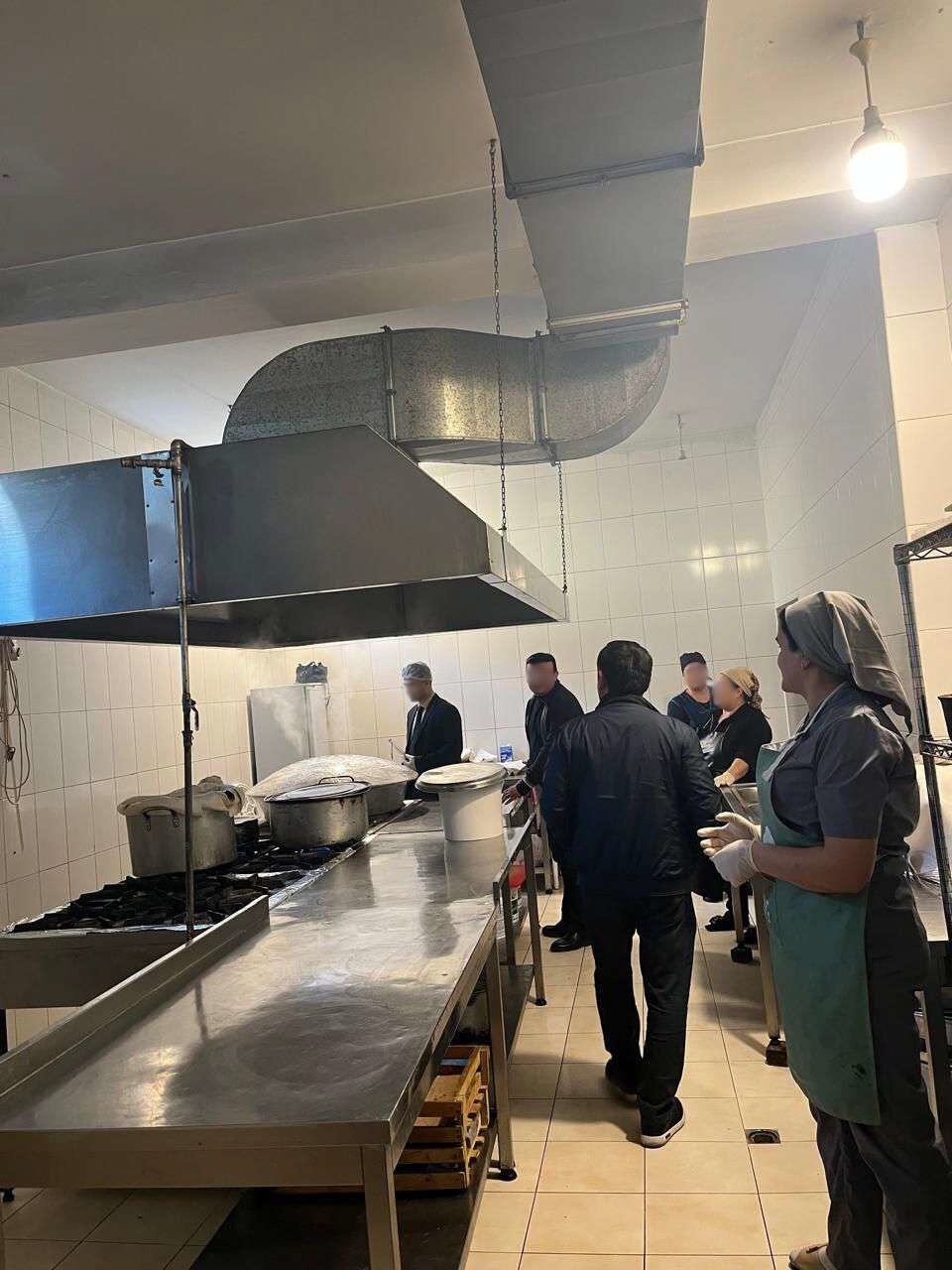 Dana əti adı ilə qonaqlara camış əti verilibmiş - “Aqat”da biabırçılıq (FOTOLAR)