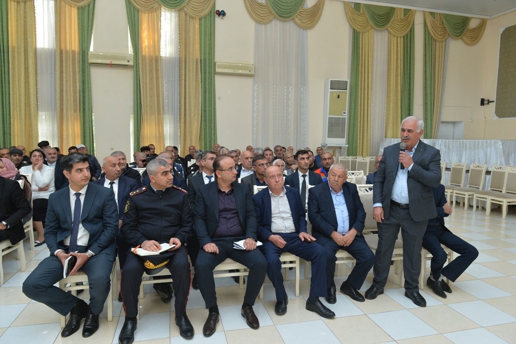 Taleh Qaraşov sakinlərin problemlərini dinlədi - FOTOLAR