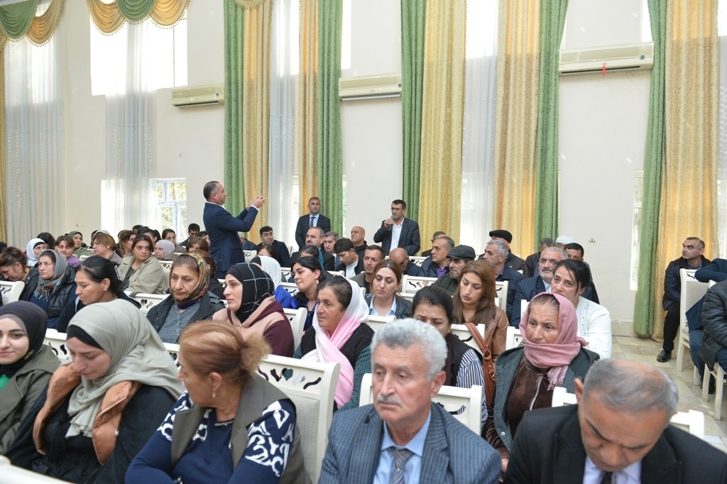 Taleh Qaraşov sakinlərin problemlərini dinlədi - FOTOLAR