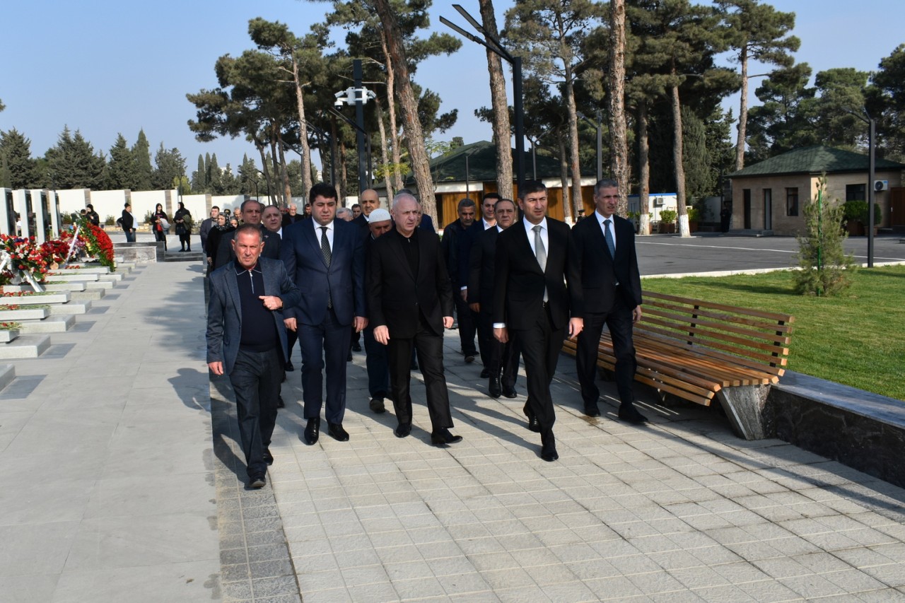 Yasamal ictimaiyyəti şəhidlərimizi yad edir - FOTOLAR