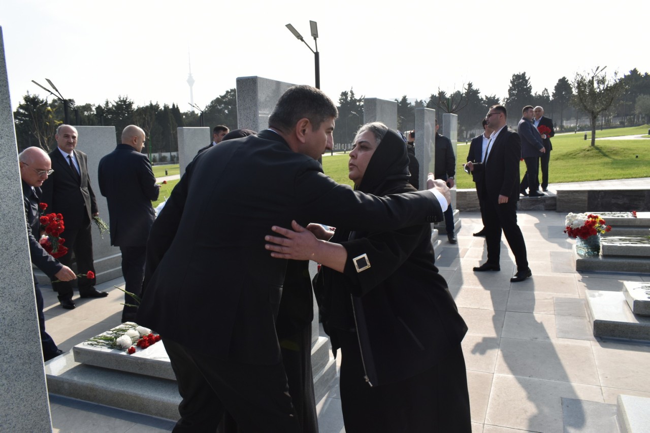 Yasamal ictimaiyyəti şəhidlərimizi yad edir - FOTOLAR