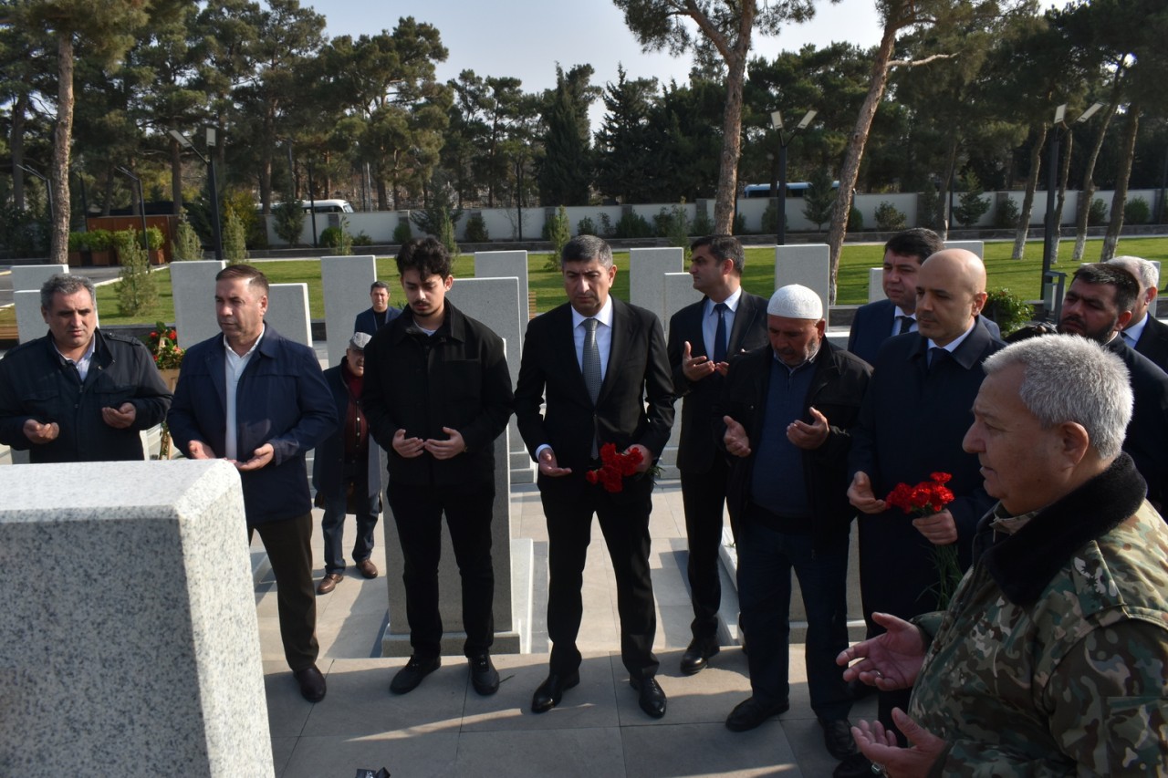 Yasamal ictimaiyyəti şəhidlərimizi yad edir - FOTOLAR