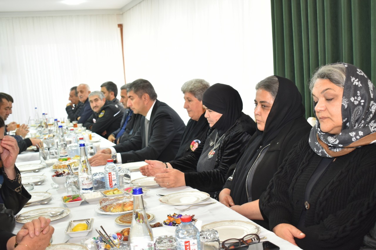 Yasamal ictimaiyyəti şəhidlərimizi yad edir - FOTOLAR