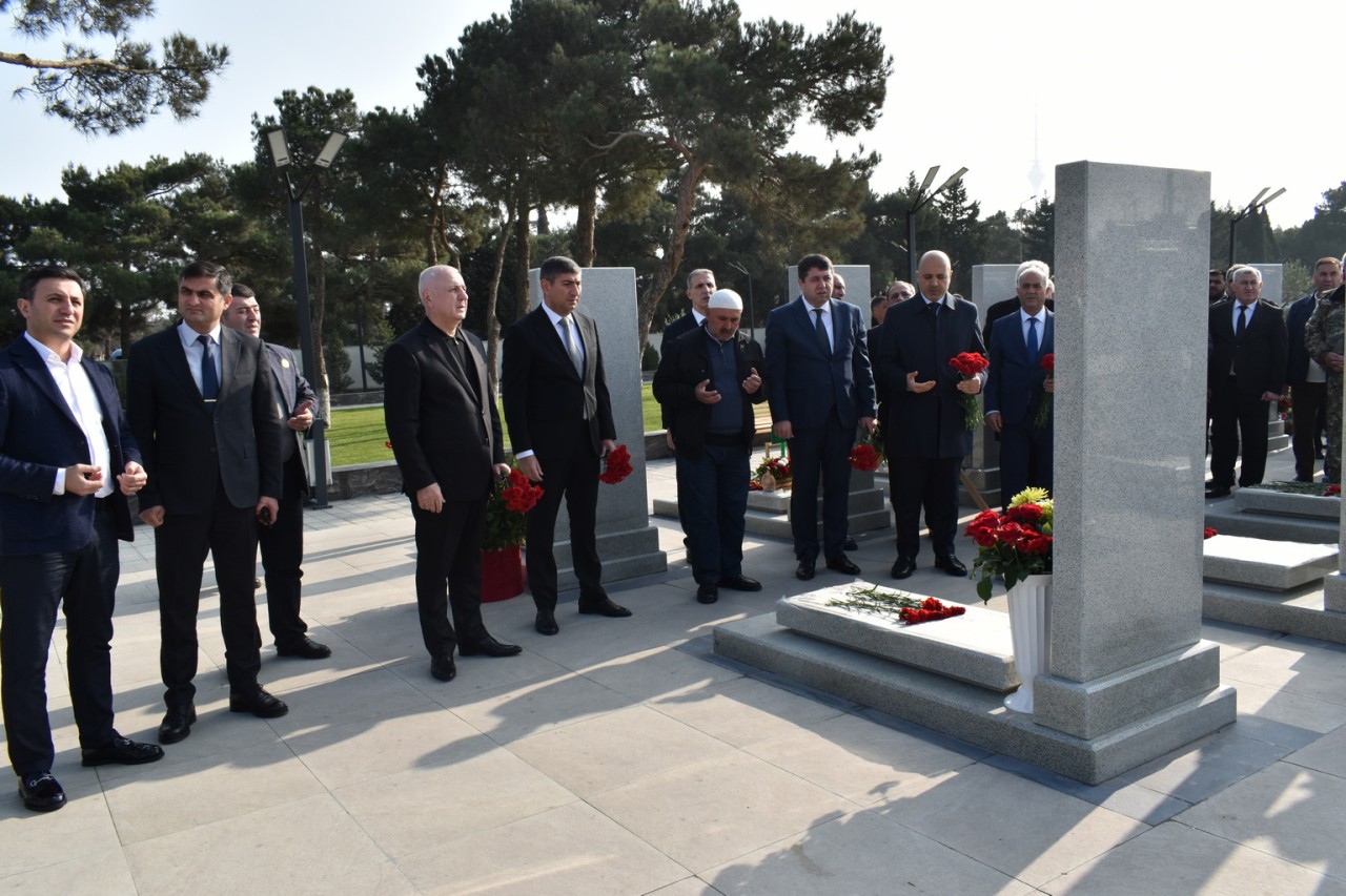 Yasamal ictimaiyyəti şəhidlərimizi yad edir - FOTOLAR