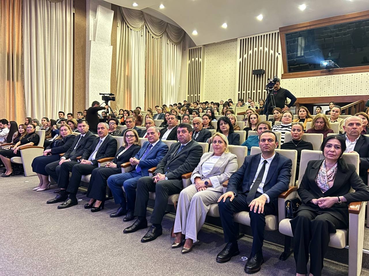 “Yeni Azərbaycan Partiyasının müasir dövlətçilik tariximizdə yeri və rolu” adlı tədbir keçirilib - FOTOLAR