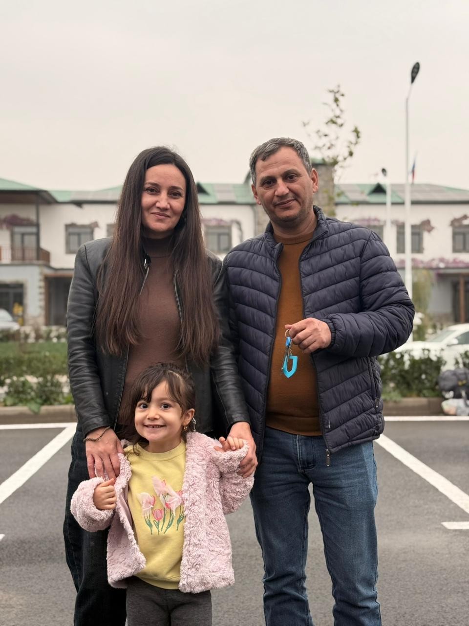 Köç karvanı Məmmədbəyliyə çatdı, açarlar təqdim edildi - YENİLƏNİB (FOTOLAR)