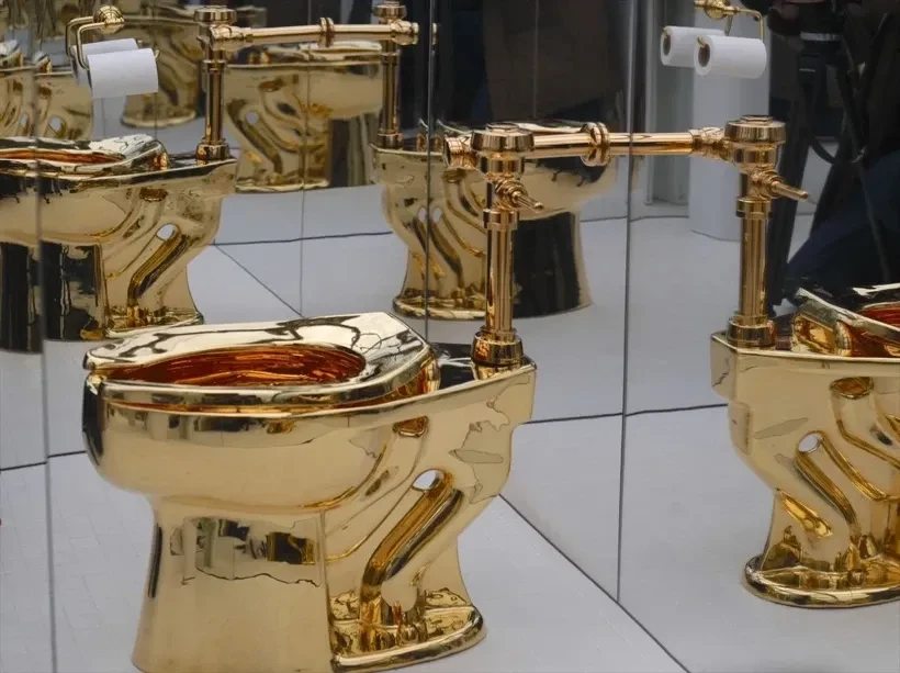 Mübahisəli sənət əsəri satışa çıxarılır - Tamamilə qızıldır (FOTO)