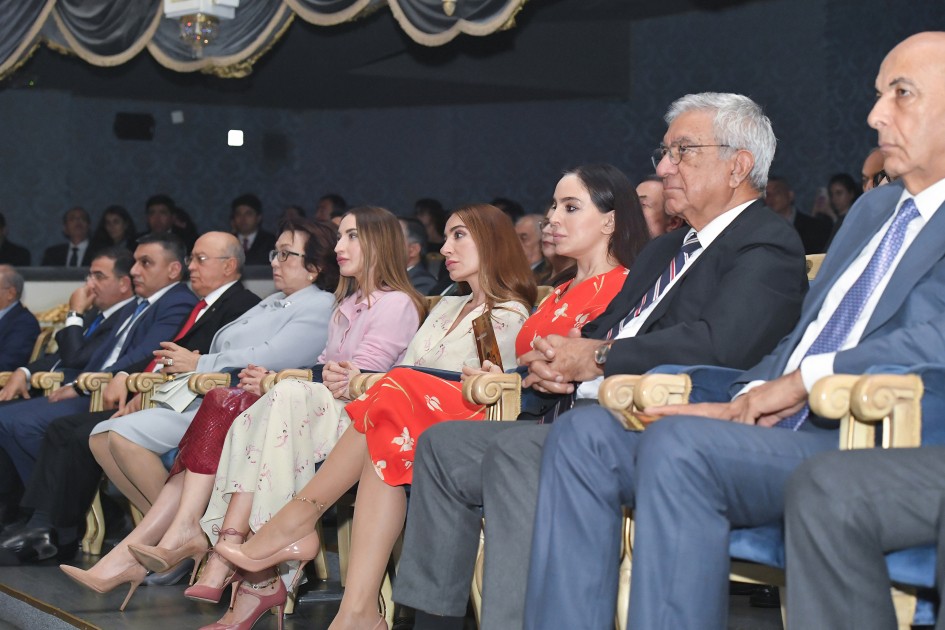 “Gülçöhrə və Əsgər” tamaşasının premyerası oldu - FOTOLAR