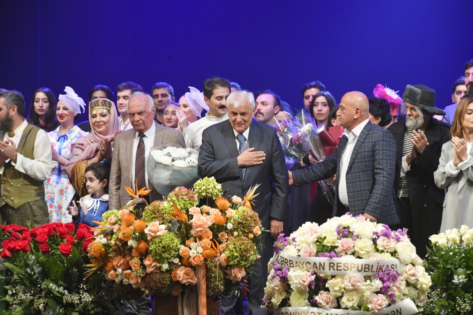 “Gülçöhrə və Əsgər” tamaşasının premyerası oldu - FOTOLAR