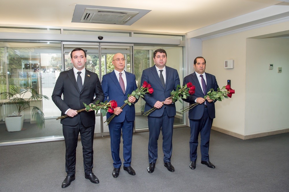 “Yeni Azərbaycan Partiyası: 33 illik milli və siyasi güc” adlı tədbir keçirilib - FOTOLAR