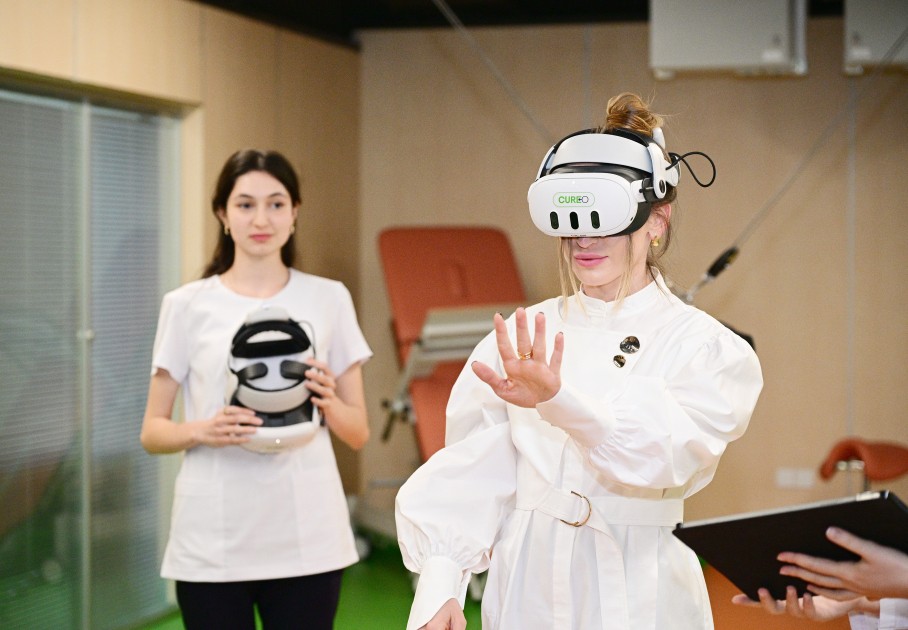 Prezident ailəsi Yeni Klinikada mərkəzlərin açılışında - FOTOLAR