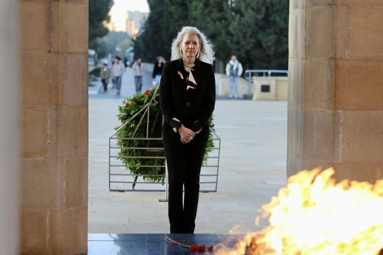 Allison Huker Şəhidlər xiyabanını ziyarət etdi - FOTOLAR