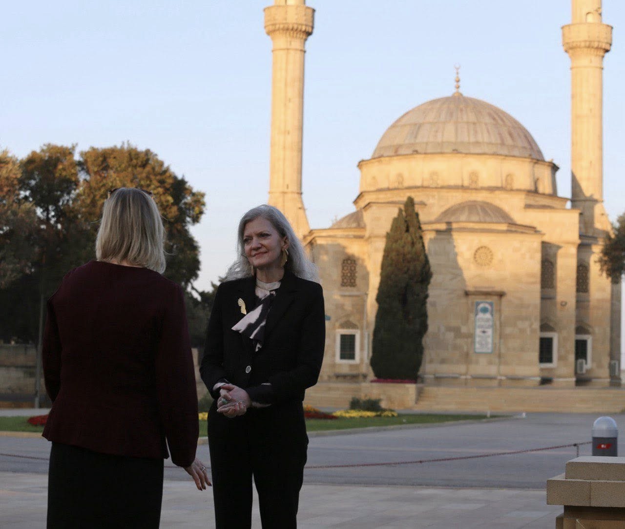 Allison Huker Şəhidlər xiyabanını ziyarət etdi - FOTOLAR