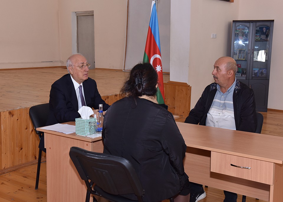 Zakir Fərəcov sakinlərin müraciətini dinlədi - FOTOLAR