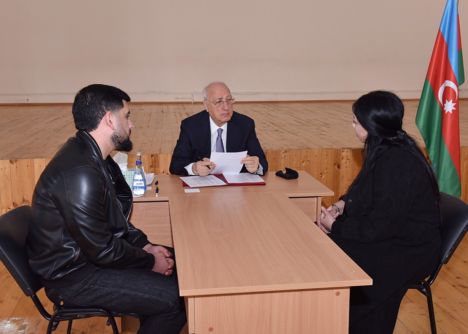 Zakir Fərəcov sakinlərin müraciətini dinlədi - FOTOLAR