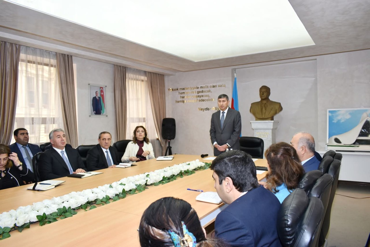 İcra başçısı sakinlərlə açıq mikrofon formatında görüş keçirdi - FOTOLAR