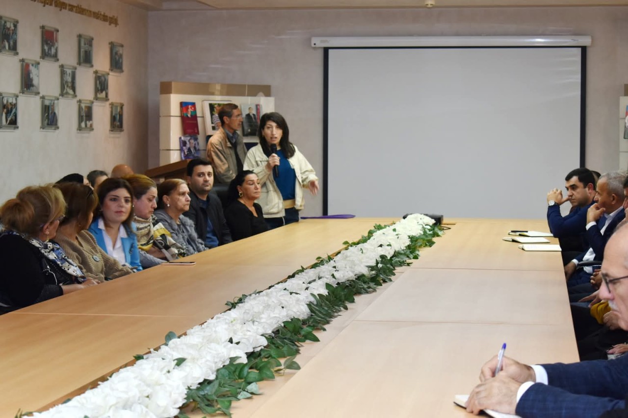 İcra başçısı sakinlərlə açıq mikrofon formatında görüş keçirdi - FOTOLAR