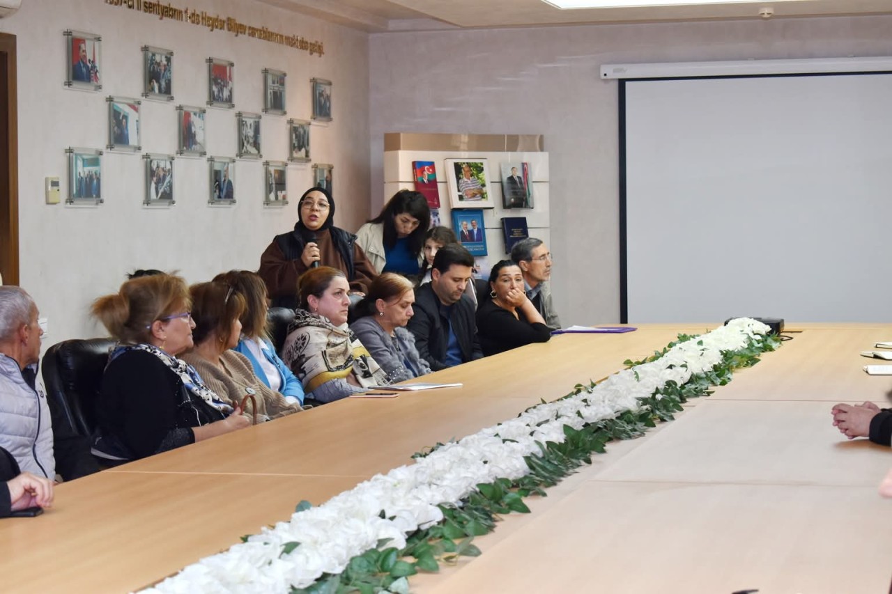 İcra başçısı sakinlərlə açıq mikrofon formatında görüş keçirdi - FOTOLAR