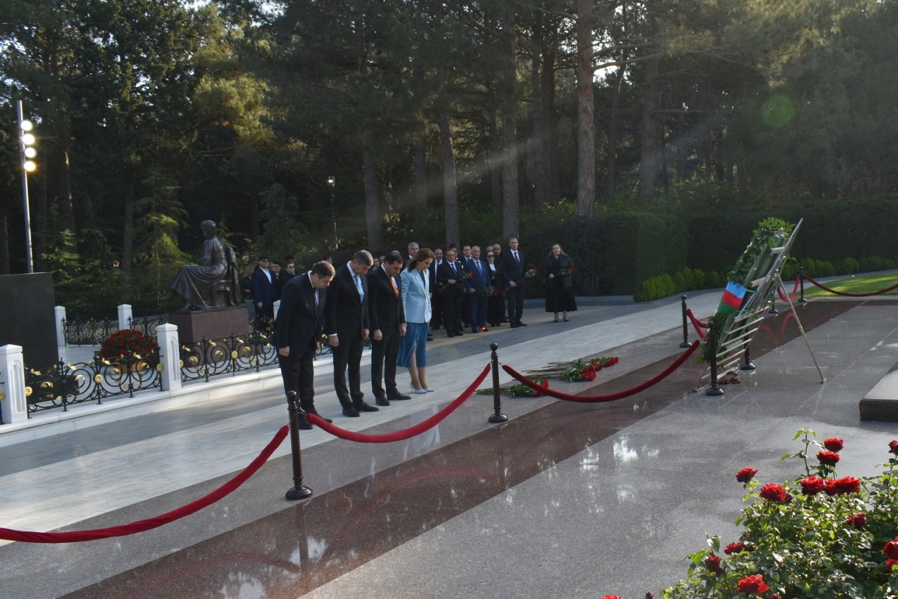 "YAP: 33 illik inkişaf və Zəfər yolu" adlı tədbir keçirildi - FOTOLAR