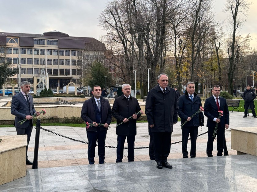 Kamran Əliyev Buxarestə getdi - FOTOLAR