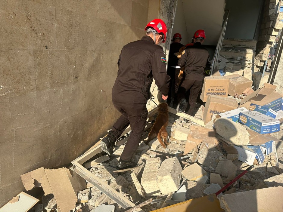 Bakıda partlayış olan ofisdən FOTOLAR