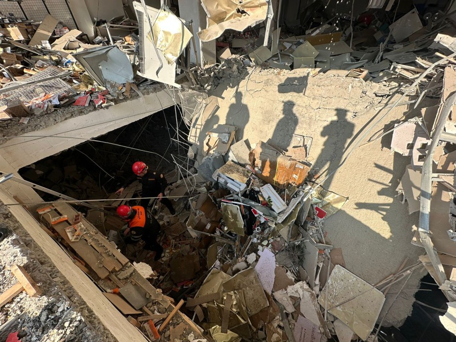 Bakıda partlayış olan ofisdən FOTOLAR