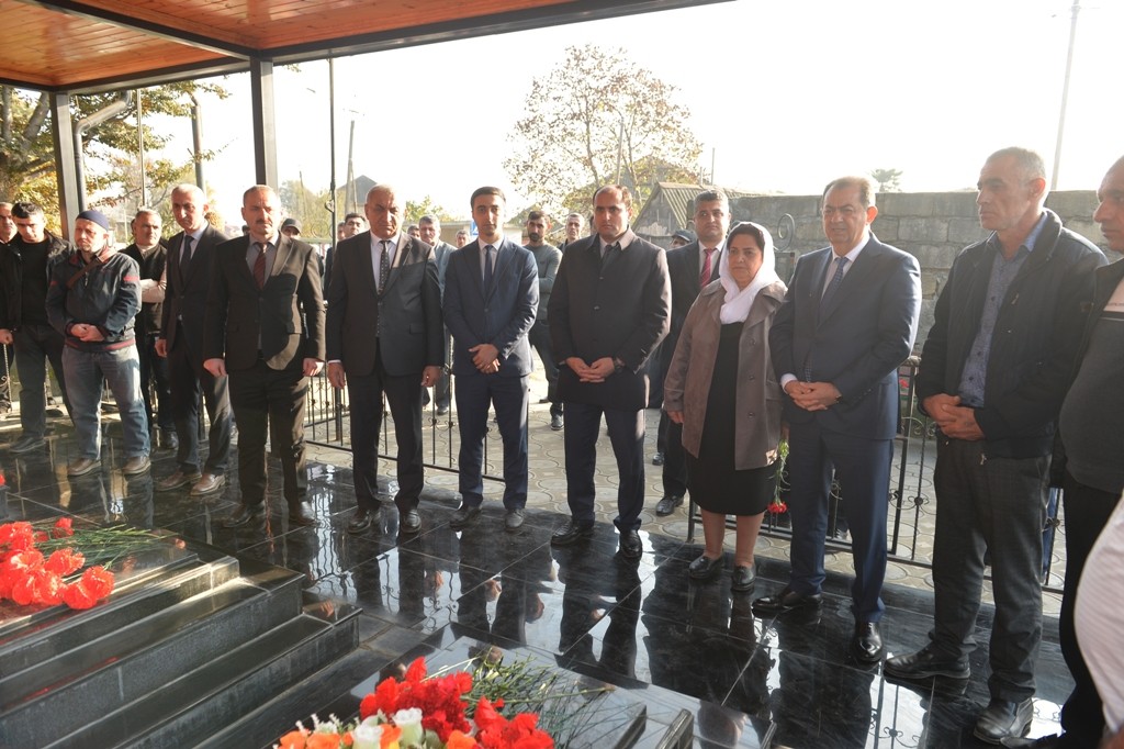 Taleh Qaraşov Vətən müharibəsi şəhidinin anım günündə məzarını ziyarət etdi - FOTOLAR