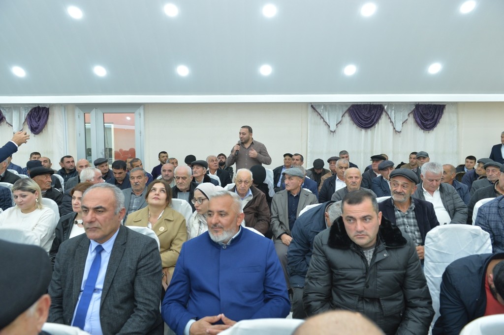 Taleh Qaraşov sakinlərin qayğı və problemlərini dinlədi - FOTOLAR