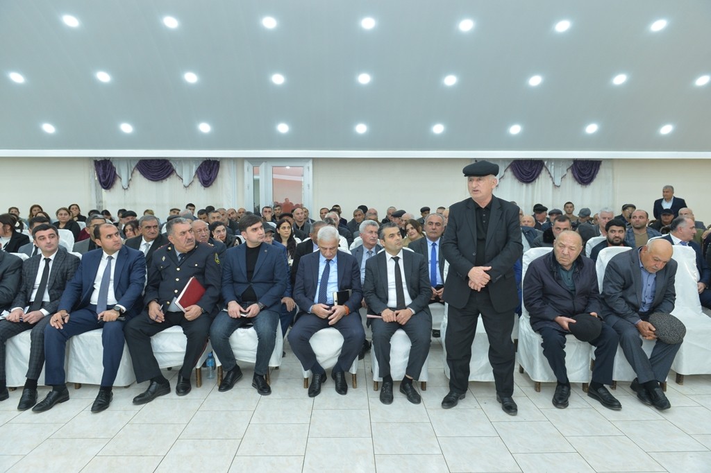 Taleh Qaraşov sakinlərin qayğı və problemlərini dinlədi - FOTOLAR