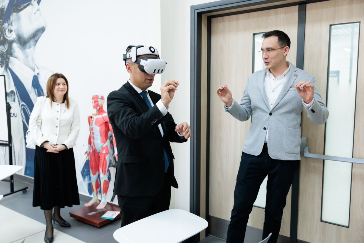 Emin Əmrullayev Mərkəzi Asiya Universitetinin rəhbər heyəti və QS prezidenti ilə görüşdü - FOTOLAR