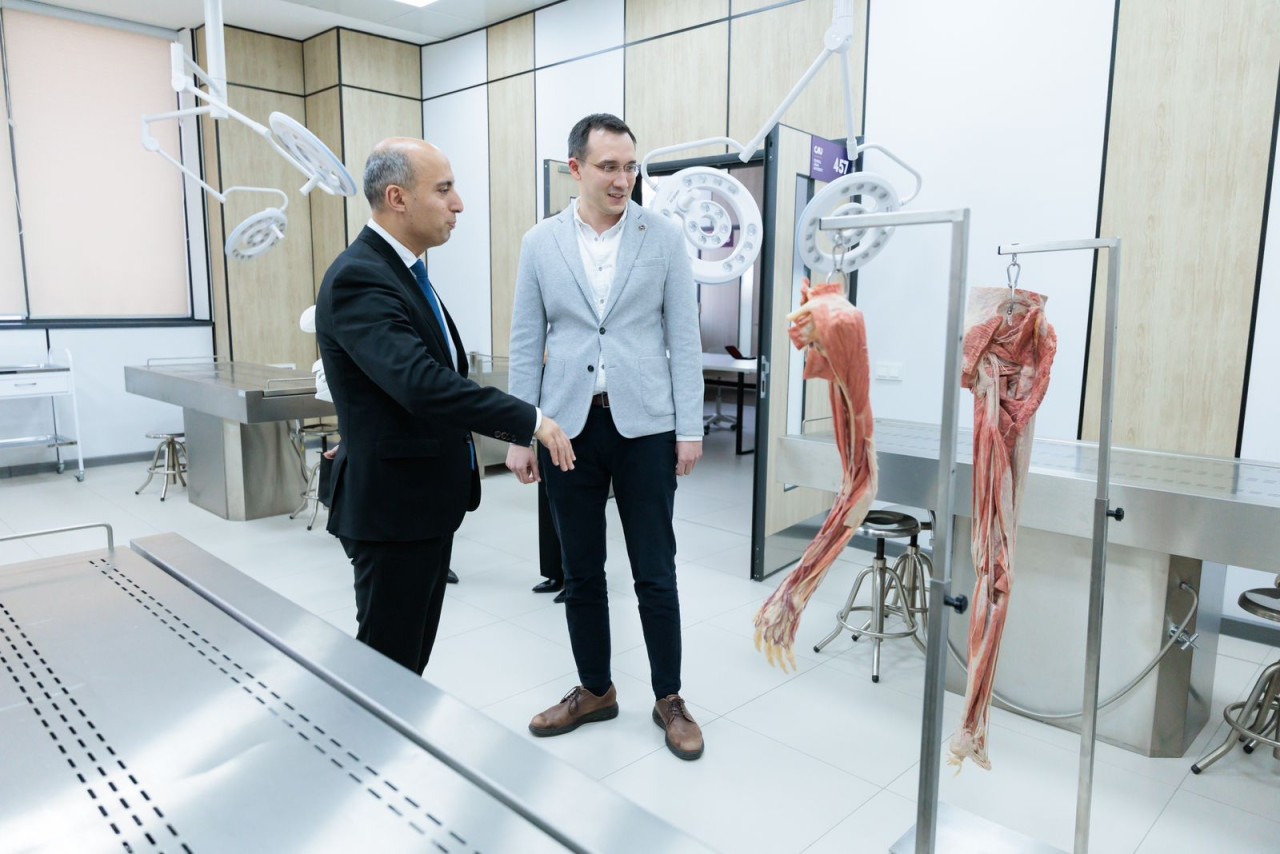 Emin Əmrullayev Mərkəzi Asiya Universitetinin rəhbər heyəti və QS prezidenti ilə görüşdü - FOTOLAR