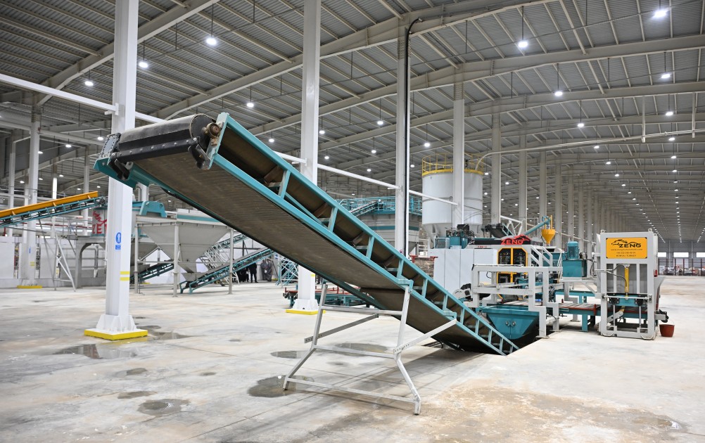 İlham Əliyev Bakıda zavod açılışında - FOTOLAR