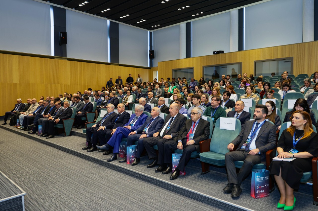 UNEC-də beynəlxalq elmi-praktiki konfrans öz işinə başladı - FOTOLAR