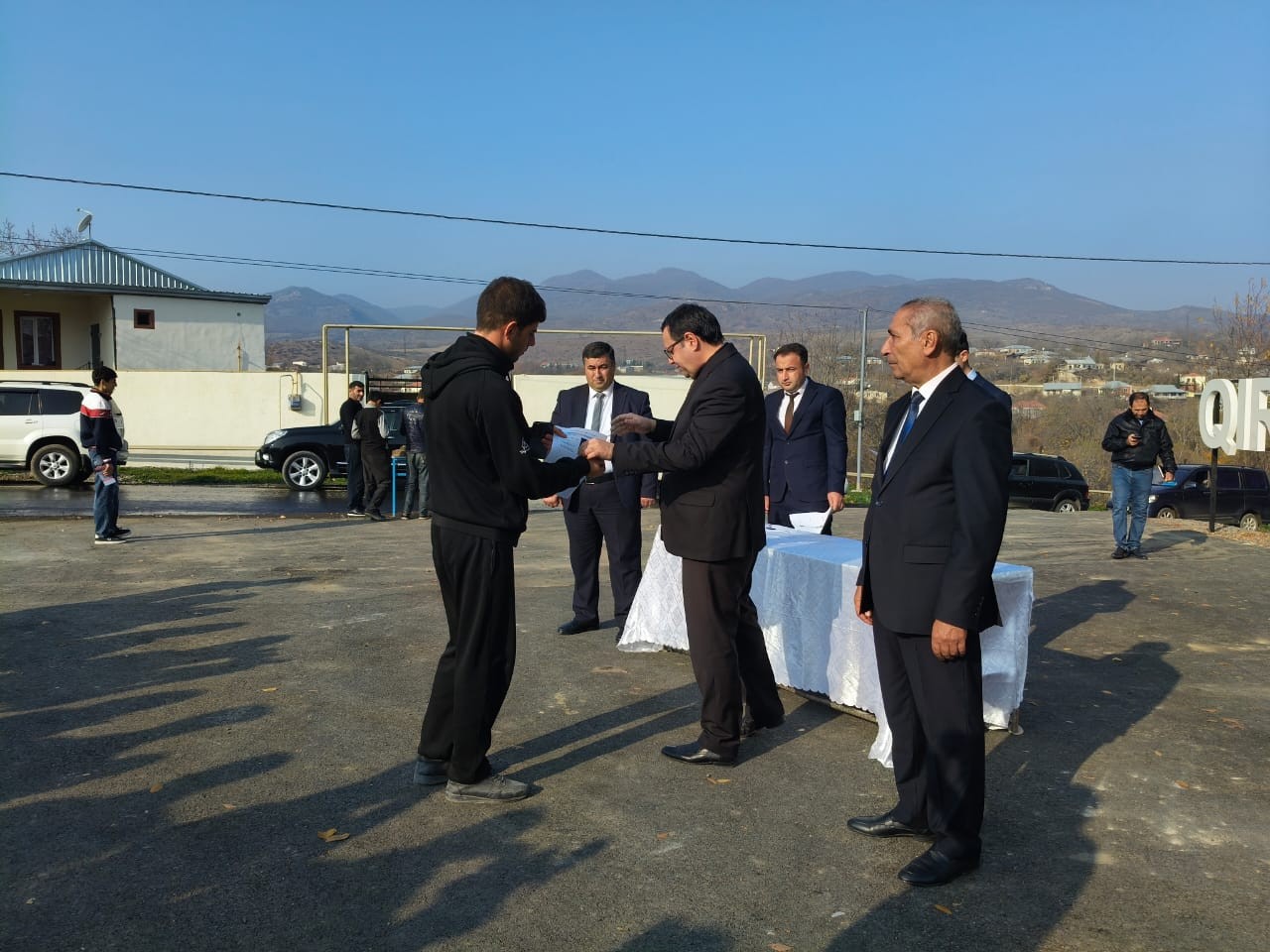 Yataqxanada yaşayırdılar, Qırmızı Bazara köçdülər - FOTOLAR