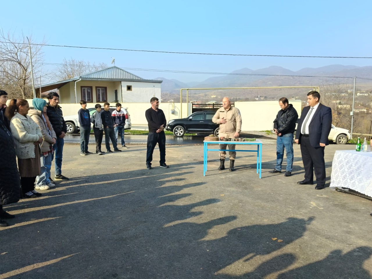 Yataqxanada yaşayırdılar, Qırmızı Bazara köçdülər - FOTOLAR