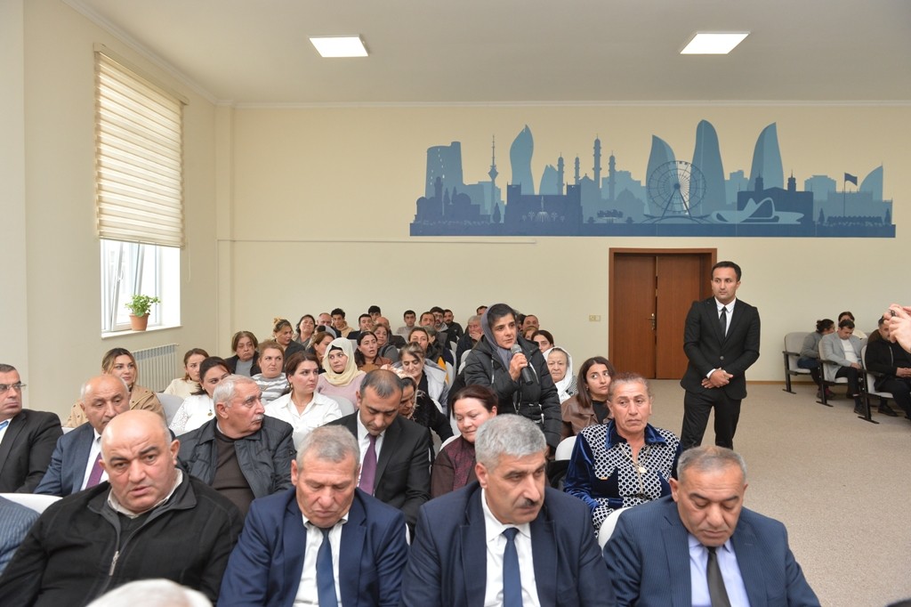Taleh Qaraşov qəsəbə sakinlərinin problemlərini dinlədi - FOTOLAR