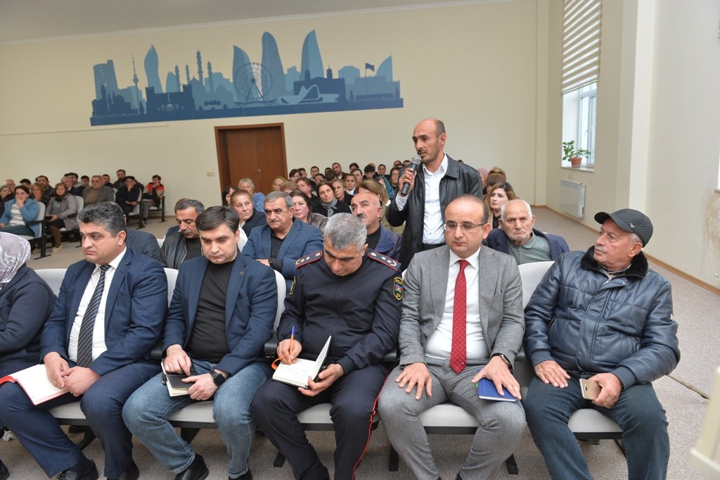 Taleh Qaraşov qəsəbə sakinlərinin problemlərini dinlədi - FOTOLAR