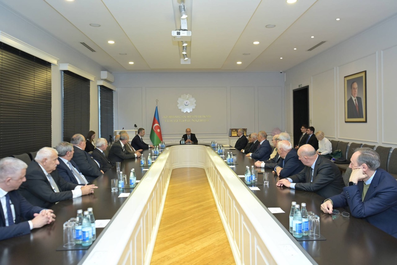 Emin Əmrullayev yüksək dövlət təltiflərinə layiq görülmüş alimlərlə görüşdü - FOTOLAR