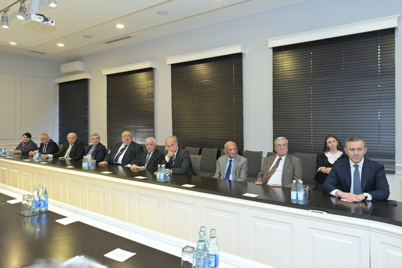 Emin Əmrullayev yüksək dövlət təltiflərinə layiq görülmüş alimlərlə görüşdü - FOTOLAR