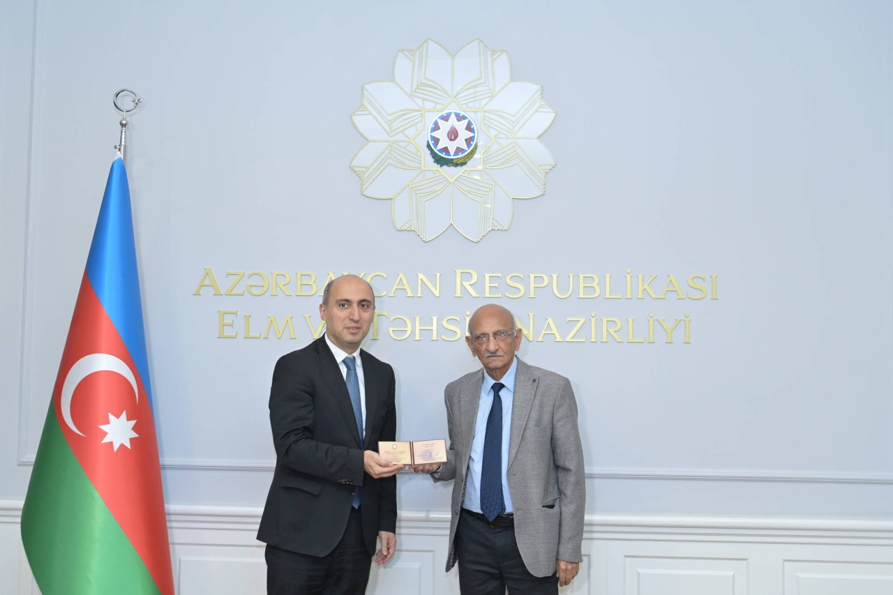 Emin Əmrullayev yüksək dövlət təltiflərinə layiq görülmüş alimlərlə görüşdü - FOTOLAR