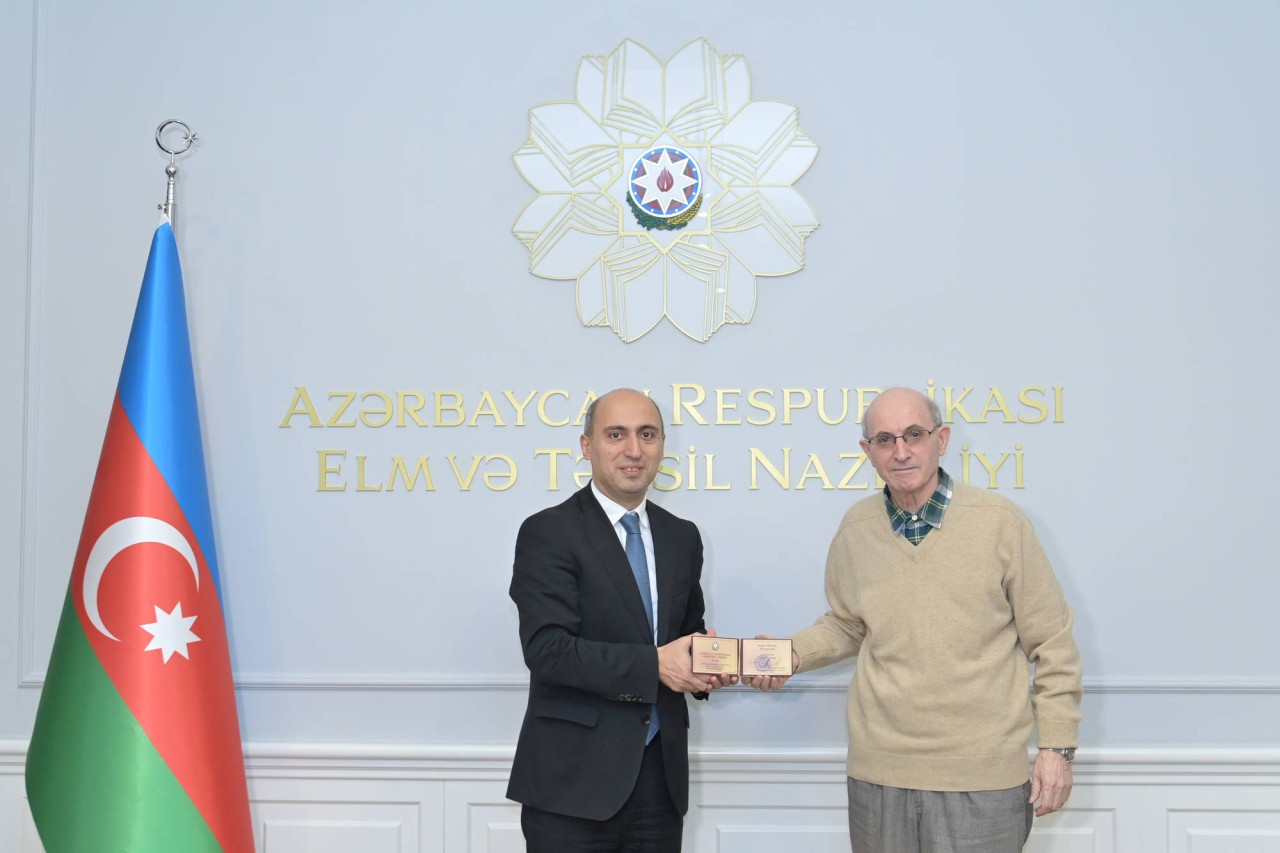 Emin Əmrullayev yüksək dövlət təltiflərinə layiq görülmüş alimlərlə görüşdü - FOTOLAR