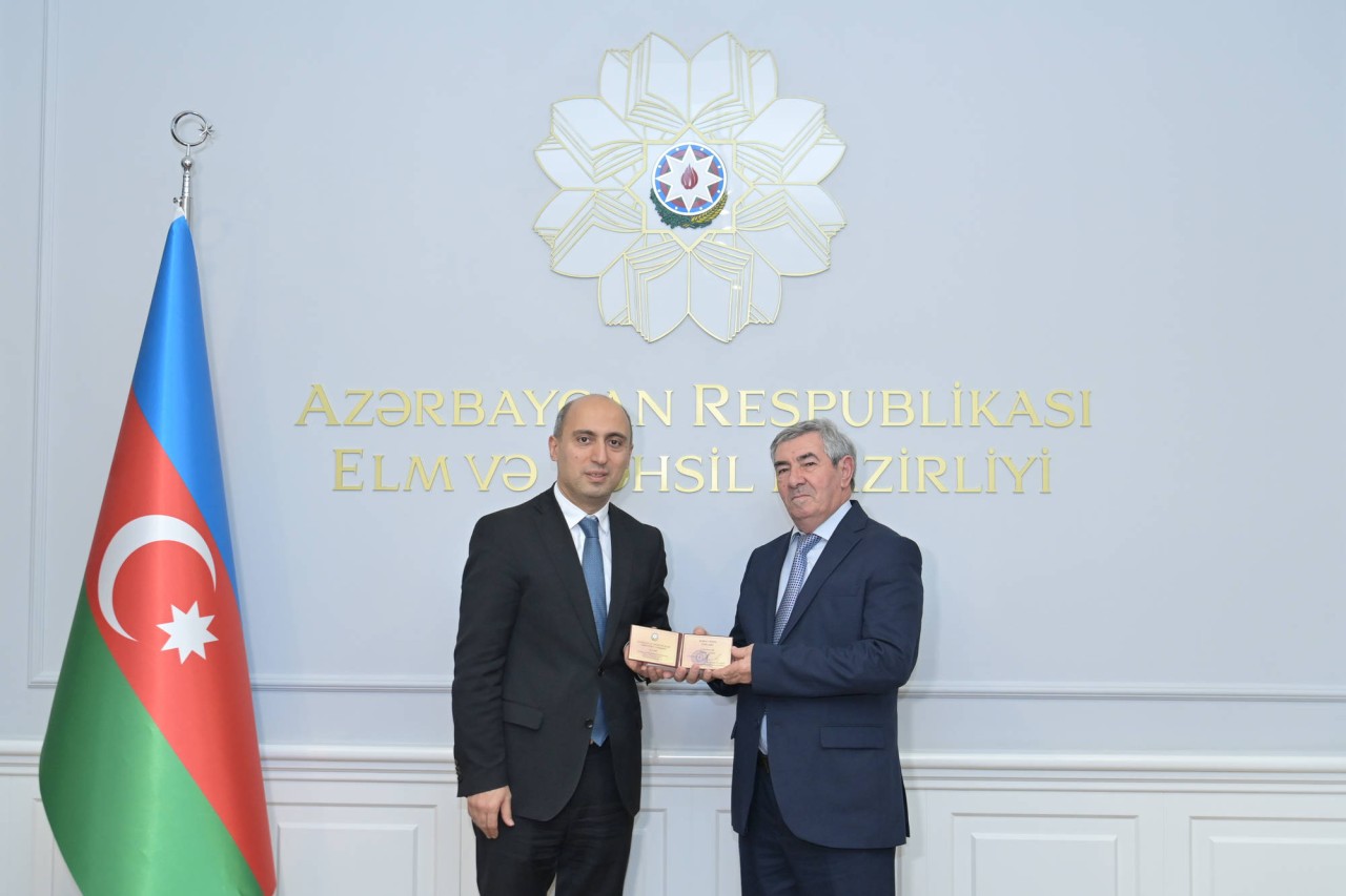 Emin Əmrullayev yüksək dövlət təltiflərinə layiq görülmüş alimlərlə görüşdü - FOTOLAR