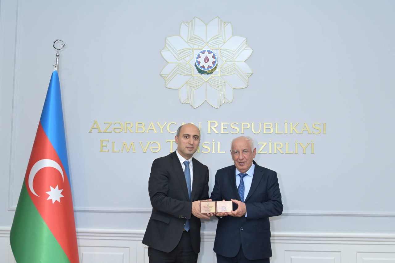 Emin Əmrullayev yüksək dövlət təltiflərinə layiq görülmüş alimlərlə görüşdü - FOTOLAR