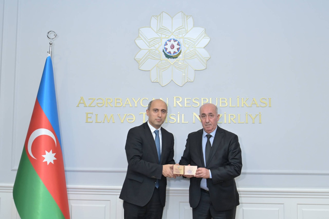 Emin Əmrullayev yüksək dövlət təltiflərinə layiq görülmüş alimlərlə görüşdü - FOTOLAR