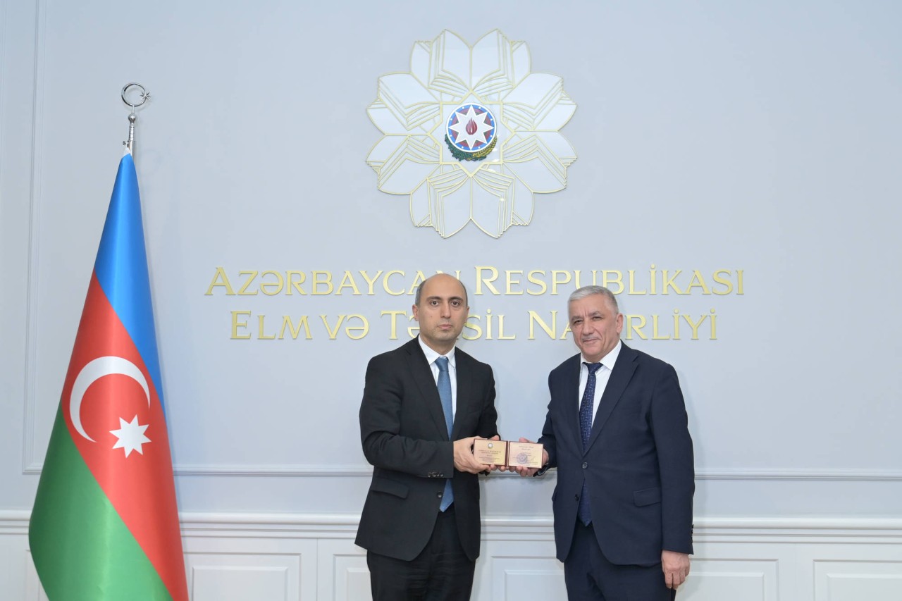 Emin Əmrullayev yüksək dövlət təltiflərinə layiq görülmüş alimlərlə görüşdü - FOTOLAR