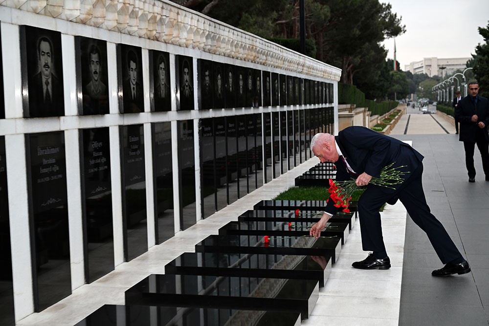 Britaniya ilə hərbi əməkdaşlıq müzakirə edildi - FOTOLAR