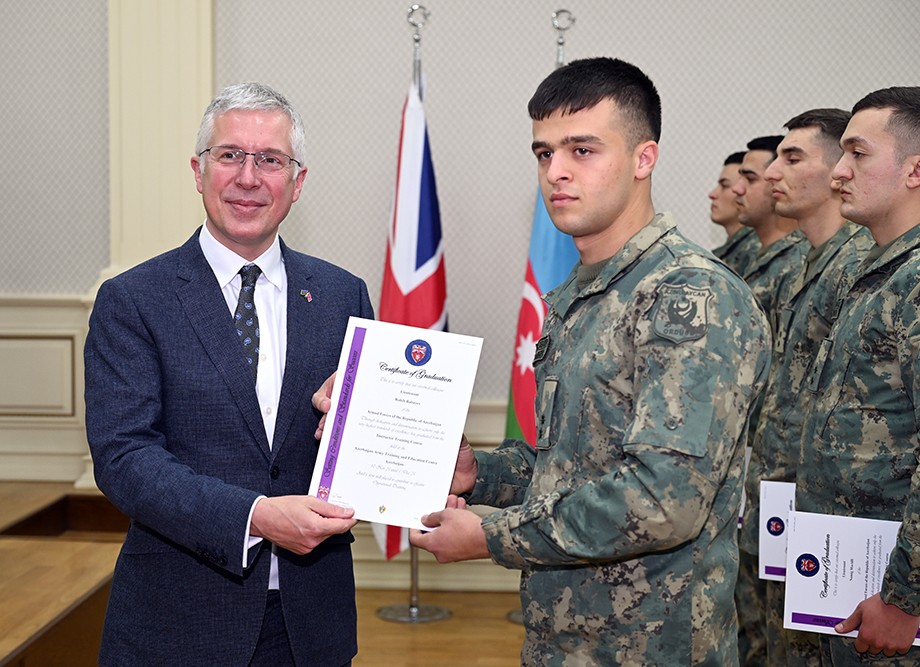 Britaniya ilə hərbi əməkdaşlıq müzakirə edildi - FOTOLAR