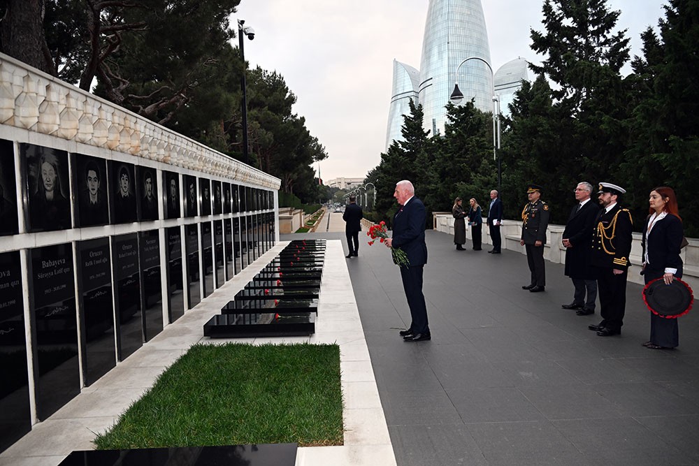 Britaniya ilə hərbi əməkdaşlıq müzakirə edildi - FOTOLAR