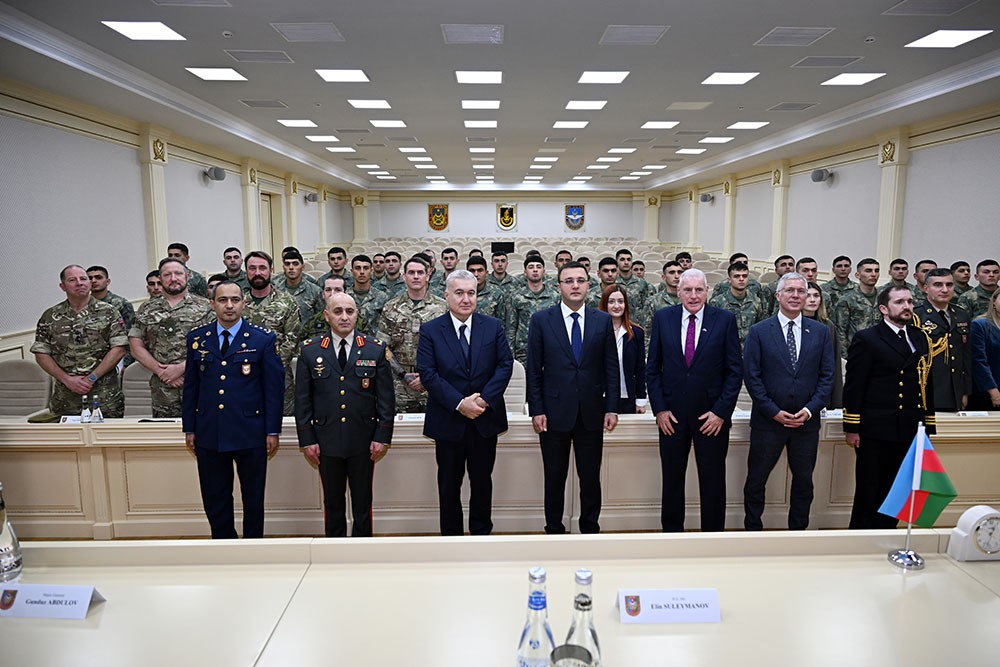 Britaniya ilə hərbi əməkdaşlıq müzakirə edildi - FOTOLAR