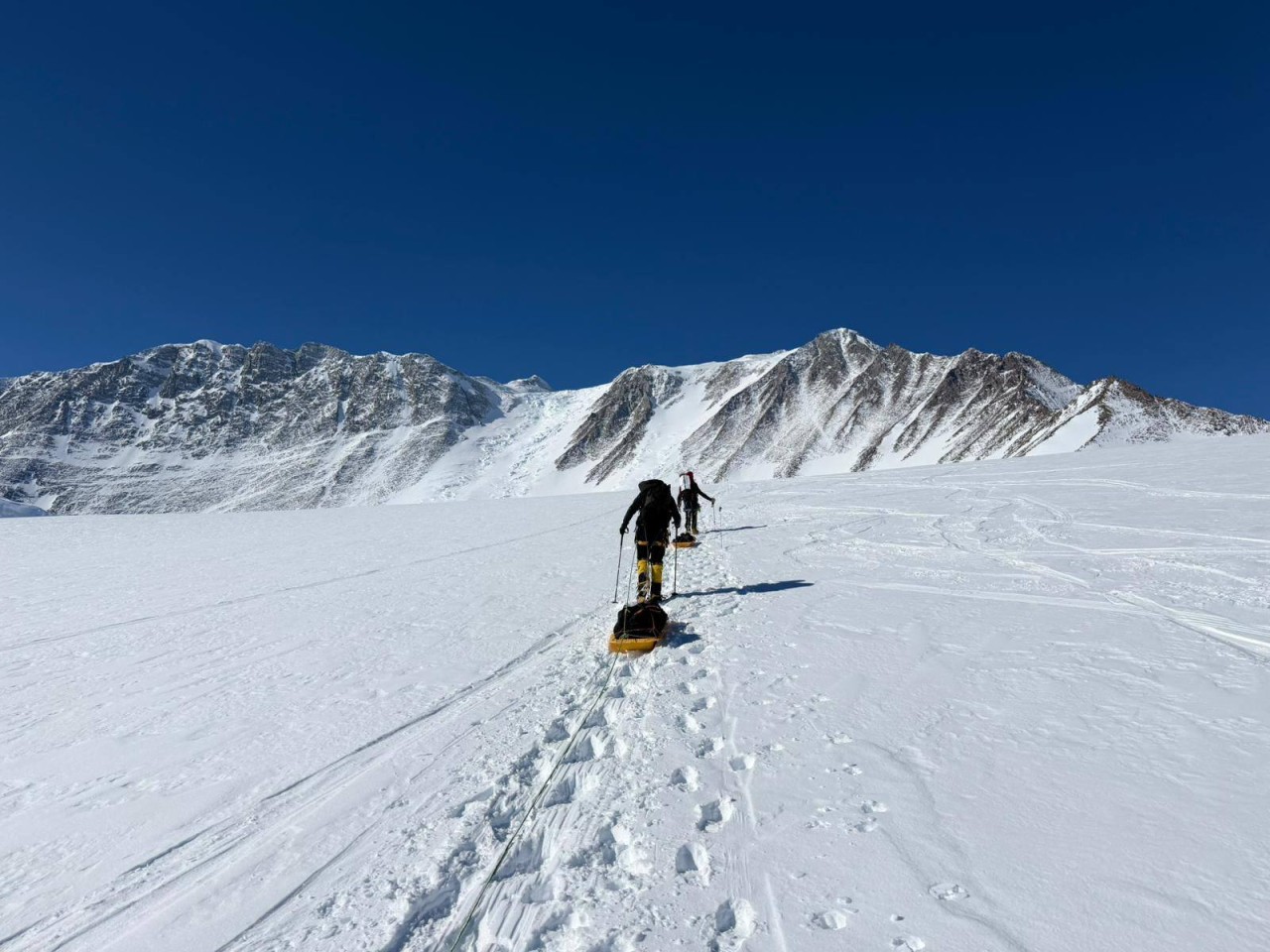 Azərbaycanlı xanım alpinist Vinson dağını fəth edib - FOTOLAR
